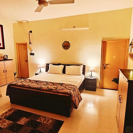 The Yellow House - Couple'S Getaway In Gomti Nagar- 1 Bhk Lakhnau Kültér fotó