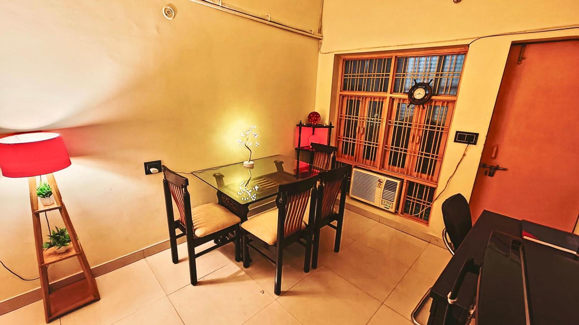 The Yellow House - Couple'S Getaway In Gomti Nagar- 1 Bhk Lakhnau Kültér fotó