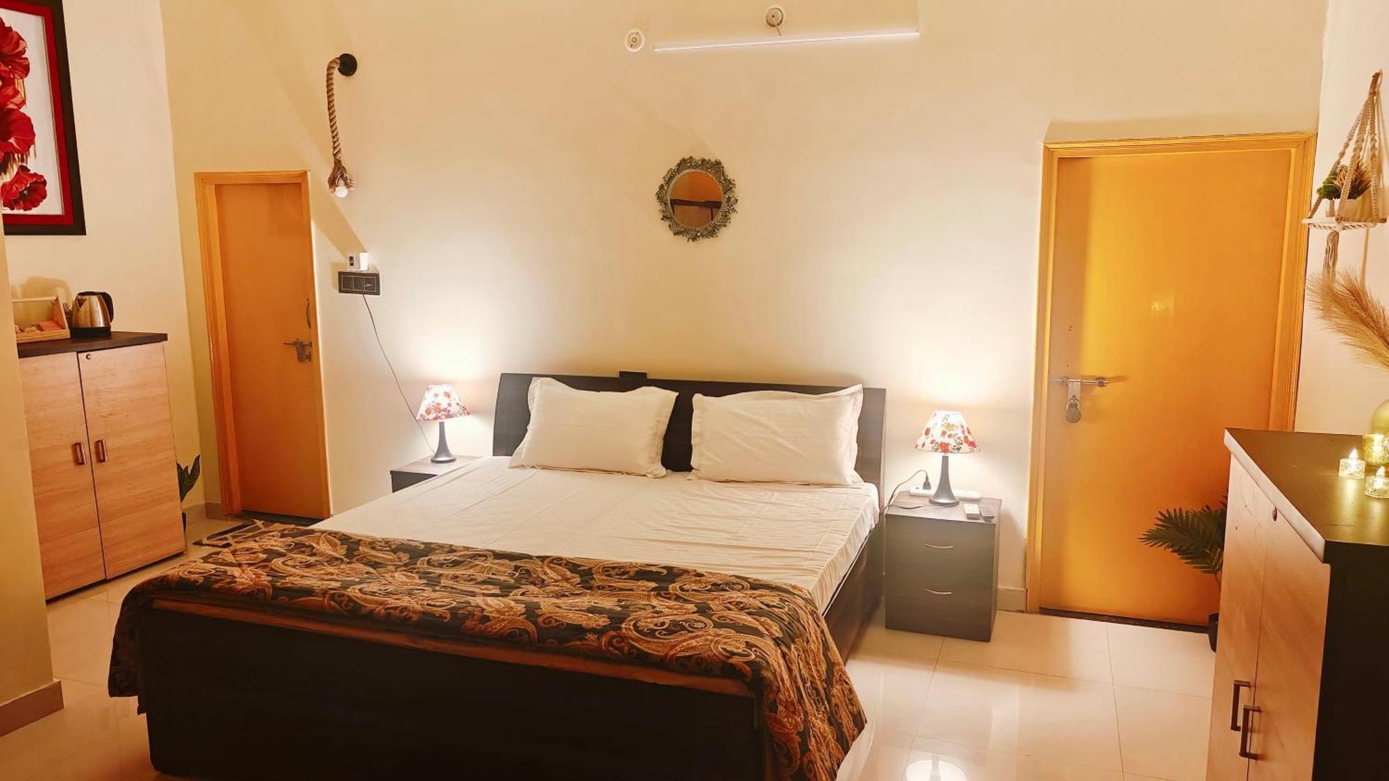 The Yellow House - Couple'S Getaway In Gomti Nagar- 1 Bhk Lakhnau Kültér fotó
