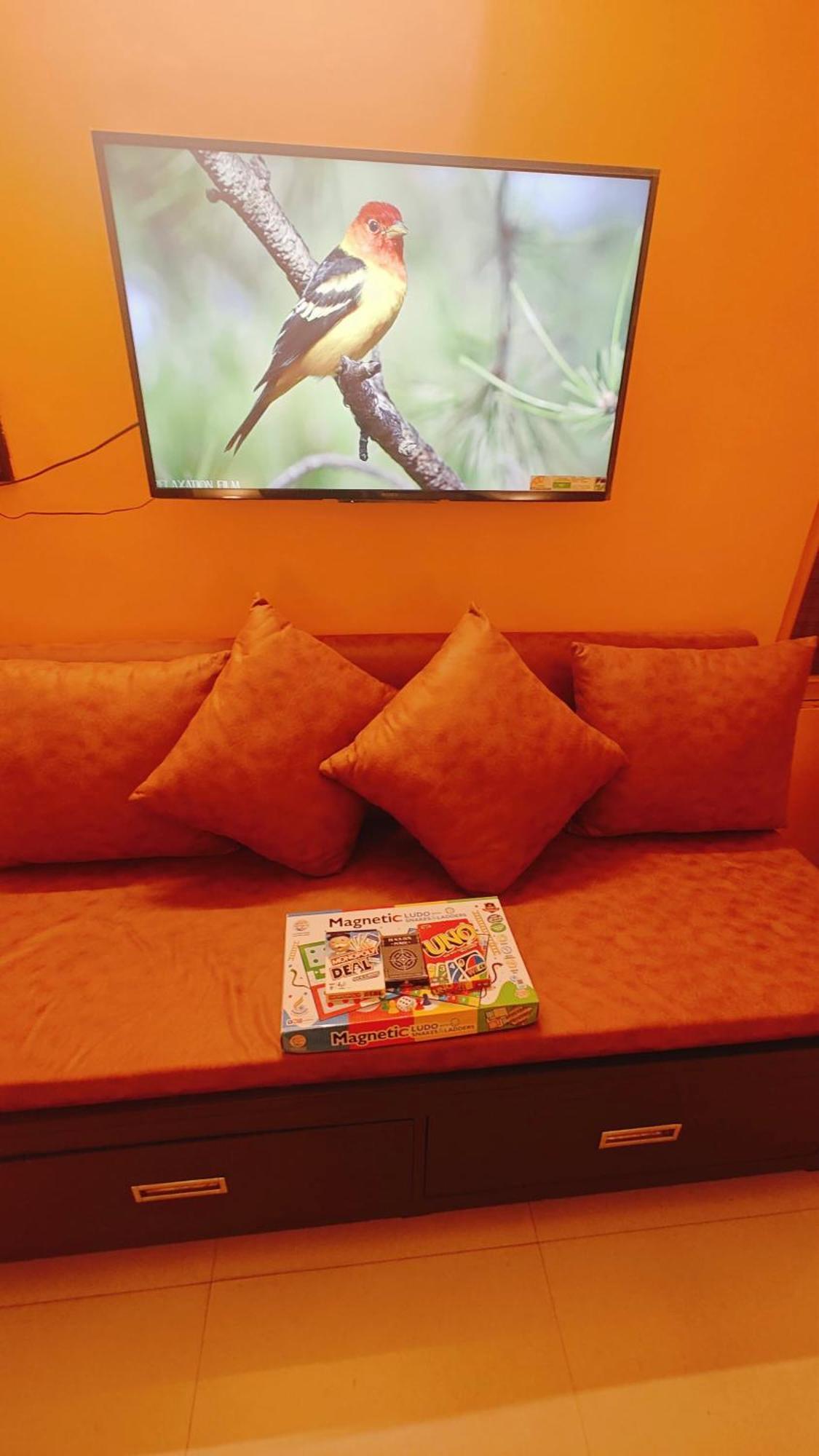 The Yellow House - Couple'S Getaway In Gomti Nagar- 1 Bhk Lakhnau Kültér fotó