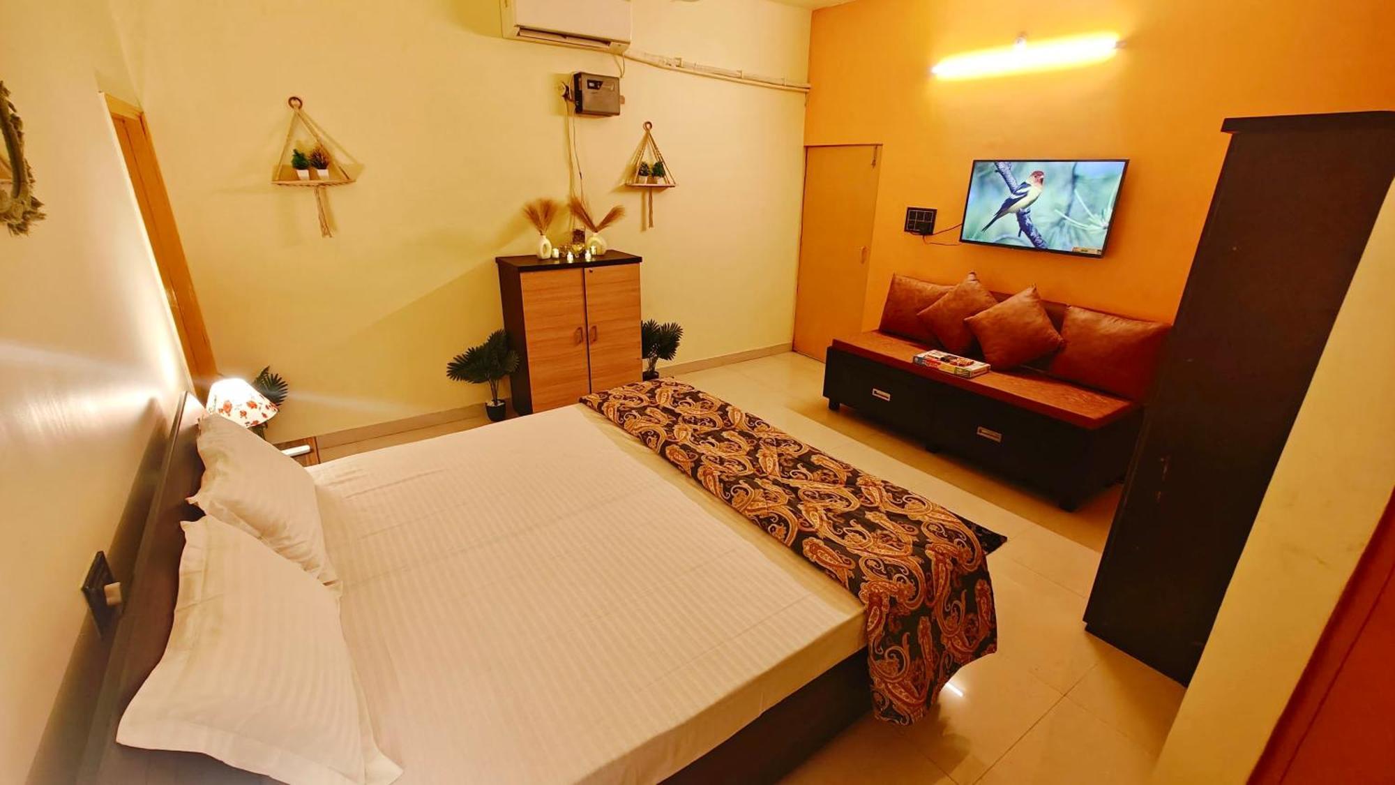 The Yellow House - Couple'S Getaway In Gomti Nagar- 1 Bhk Lakhnau Kültér fotó