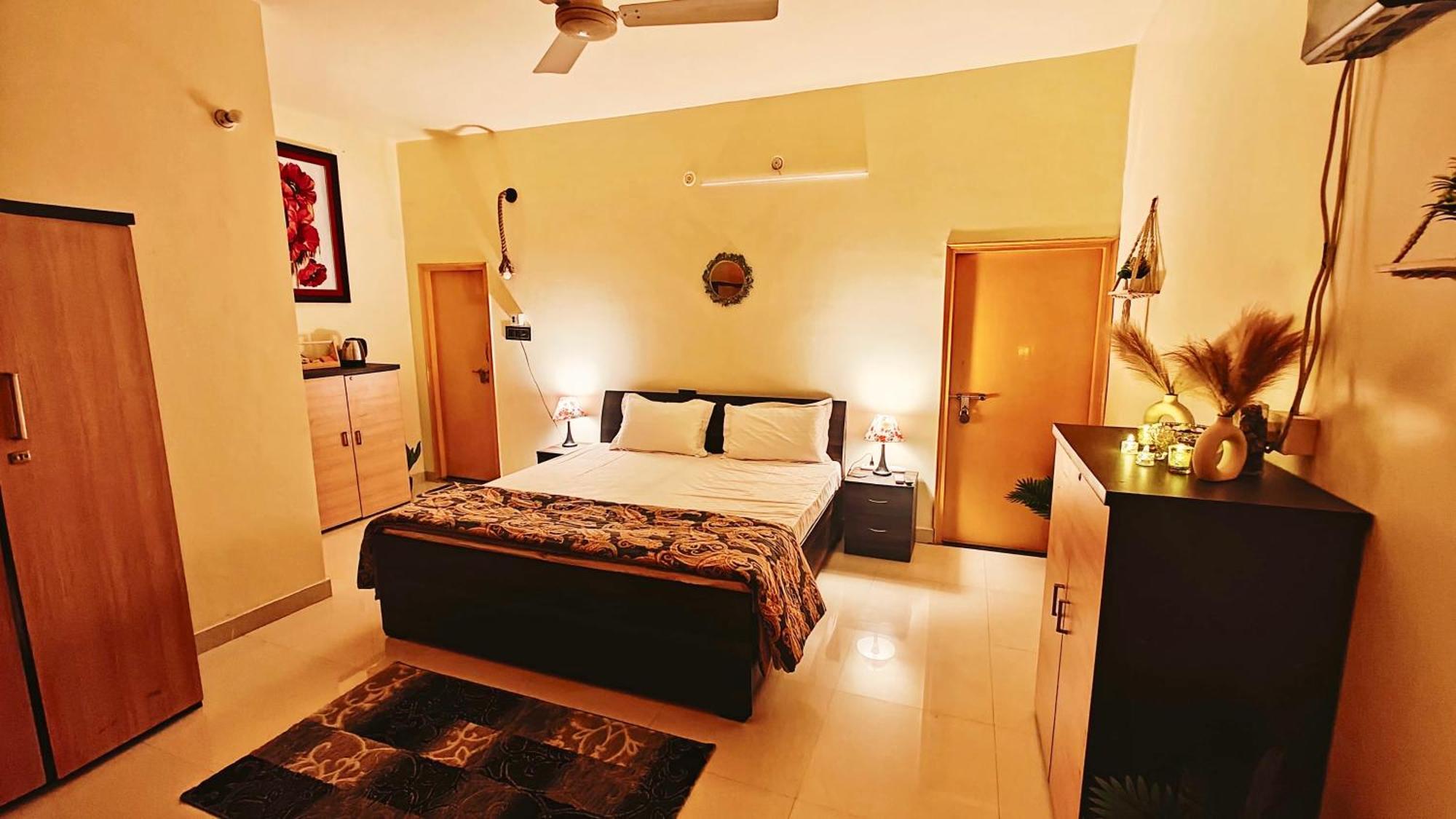 The Yellow House - Couple'S Getaway In Gomti Nagar- 1 Bhk Lakhnau Kültér fotó