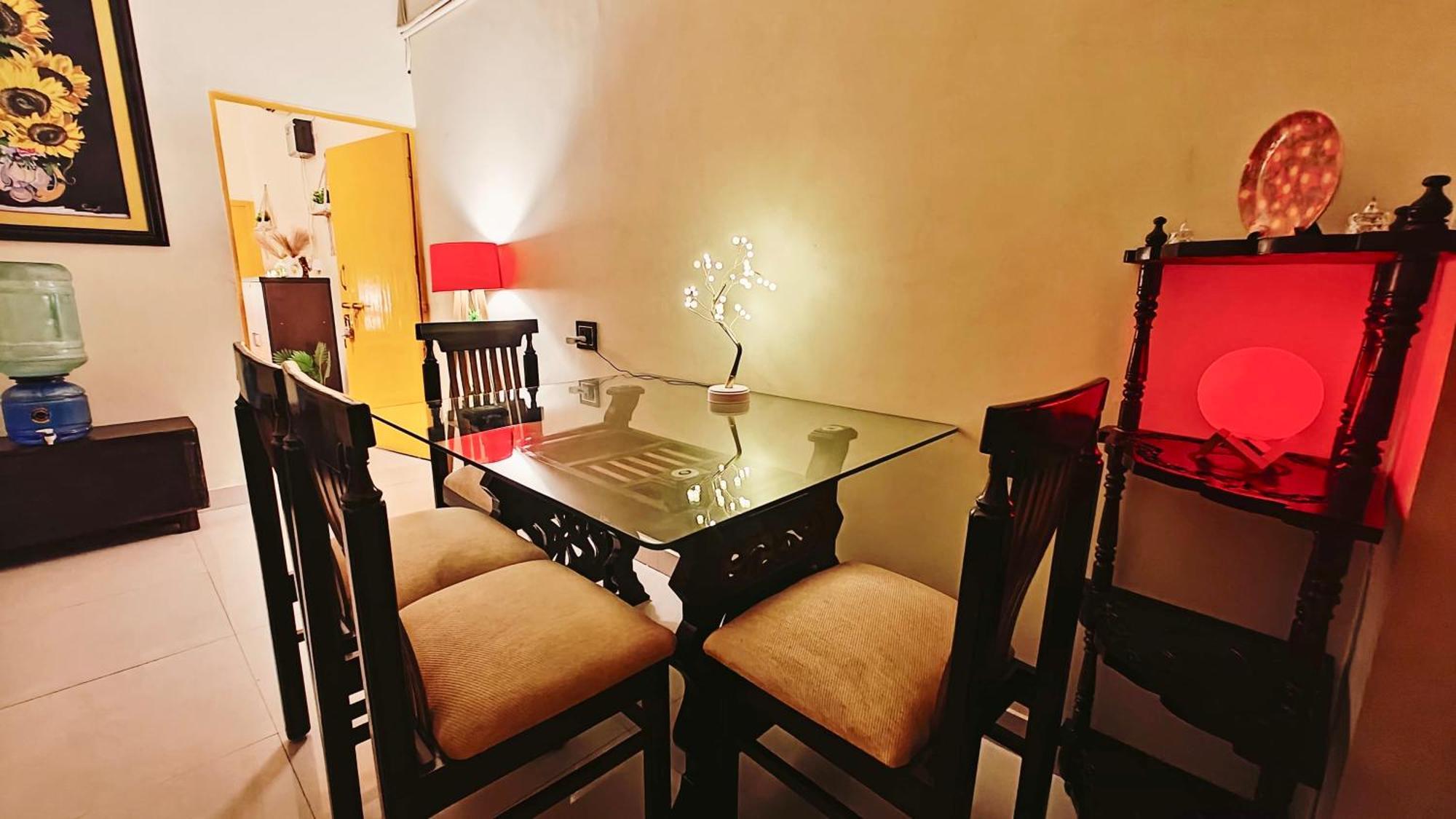 The Yellow House - Couple'S Getaway In Gomti Nagar- 1 Bhk Lakhnau Kültér fotó